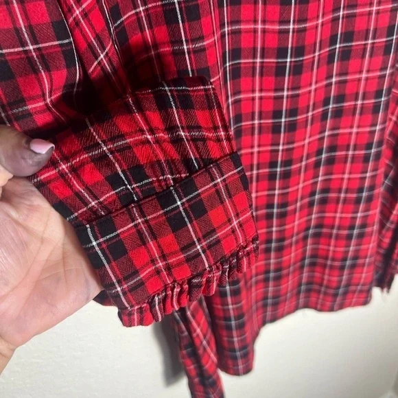 MEDIUM Loft Women's Plaid Ruffle Cuff Blouse
Top - Picture 8 of 14